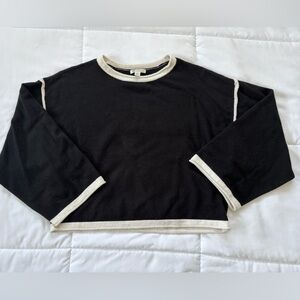 Cropped Versona Black and Cream Knit Top/Sweater